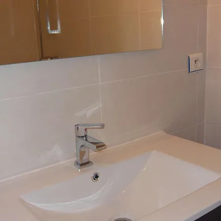 Renove Pour 2 Avec Clim A 100m De La - Fr-1-731-105 Lejlighed